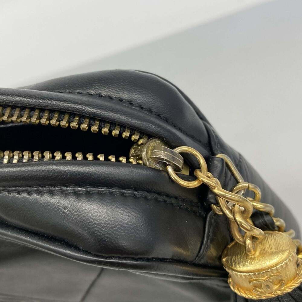 CHANEL Black Lambskin Leather Shoulder Bag - Picture 7 of 10